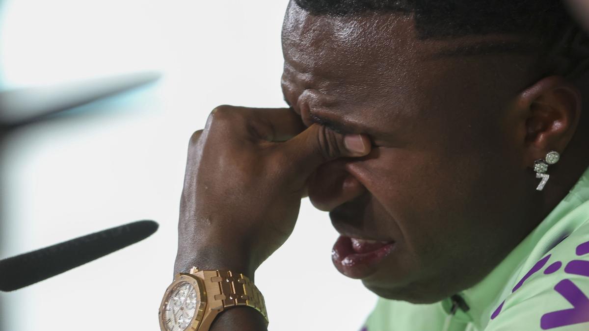 Vinicius llora por el racismo que sufre durante la rueda de prensa en la Ciudad Deportiva de Valdebebas.