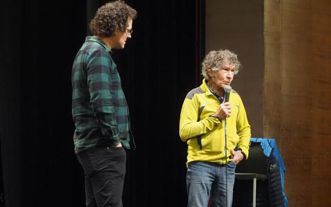 Carlos Soria, durante la charla que ofreció en el teatro Soreasu de Azpeitia.