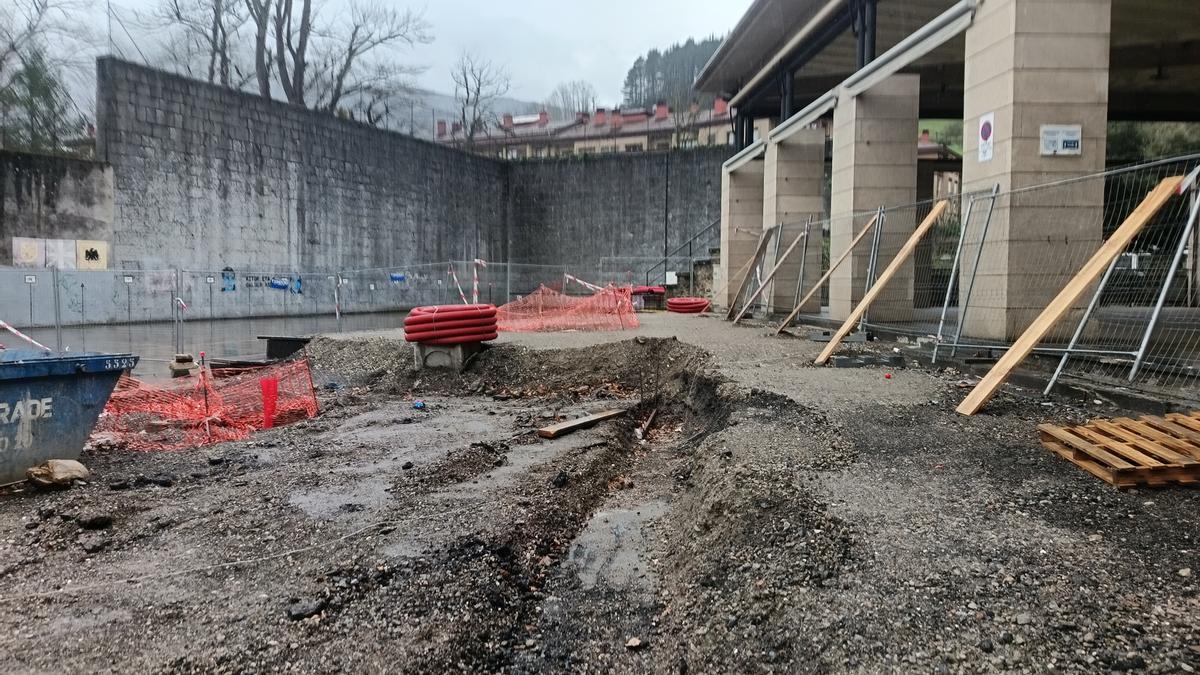 El graderío del frontón será renovado y se rematará con madera para ofrecer una estancia más cómoda.