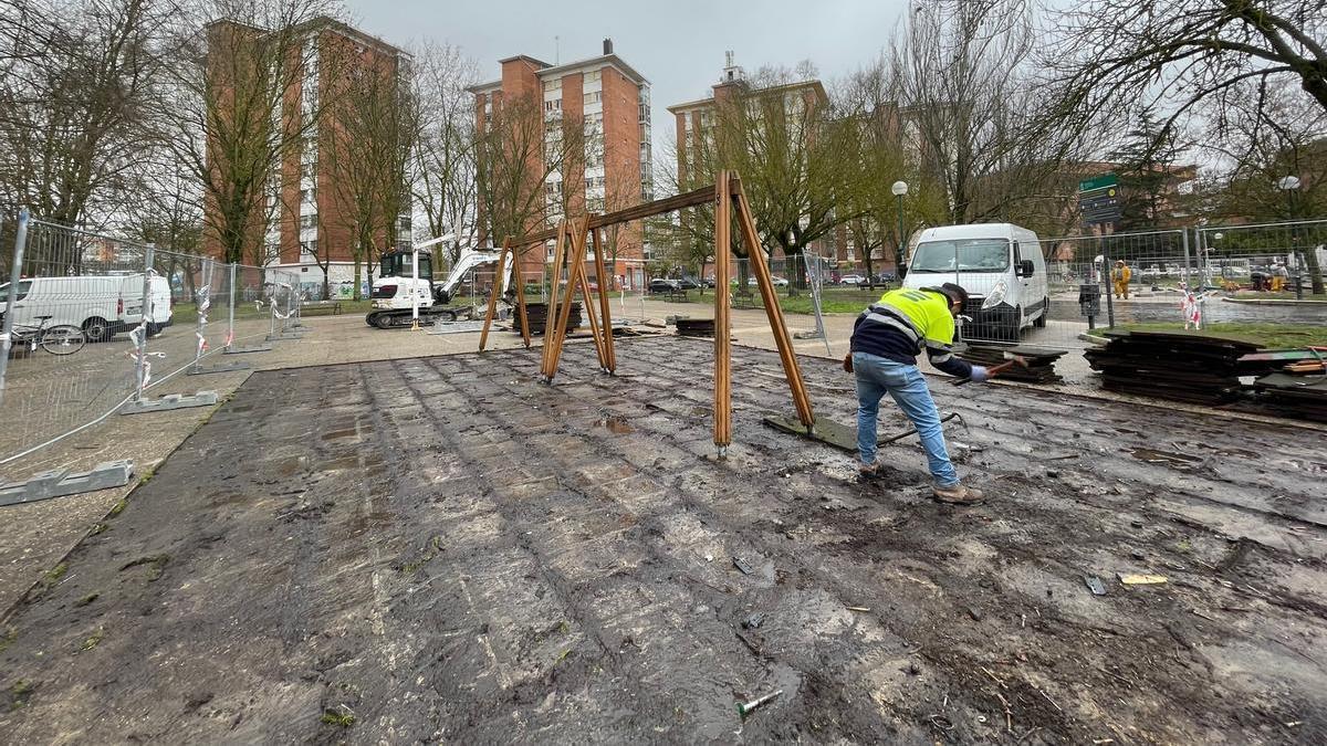 Inicio de las obras en el parque infantil