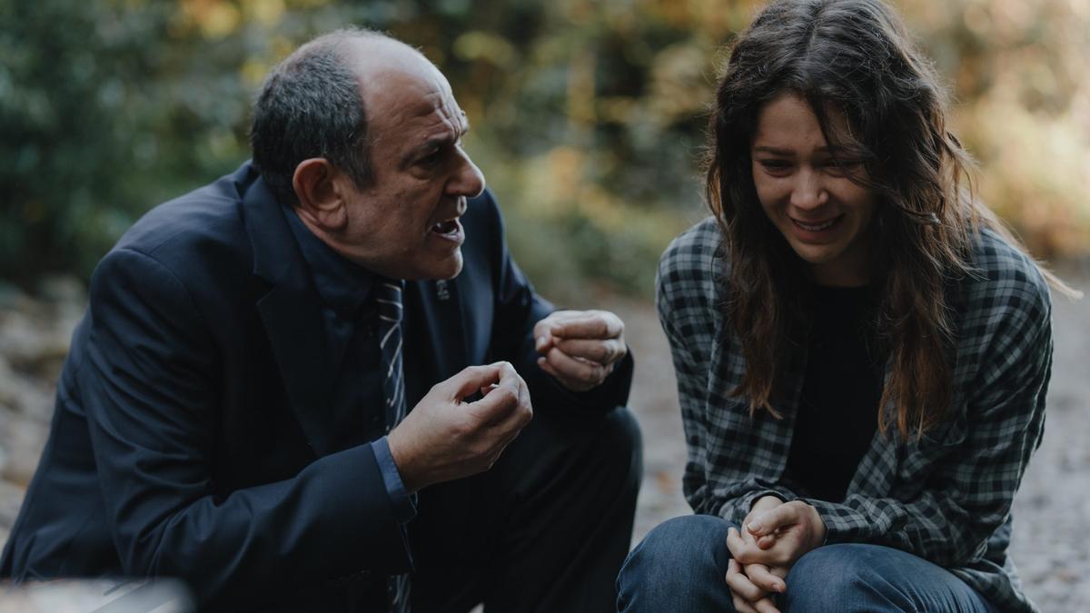 Karra Elejalde y Georgina Amorós, en una escena de la serie ‘Segunda muerte’