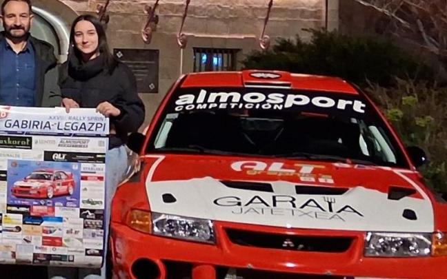 Jon y Mirene Etxeberria, junto a su Mitsubishi EVO 6