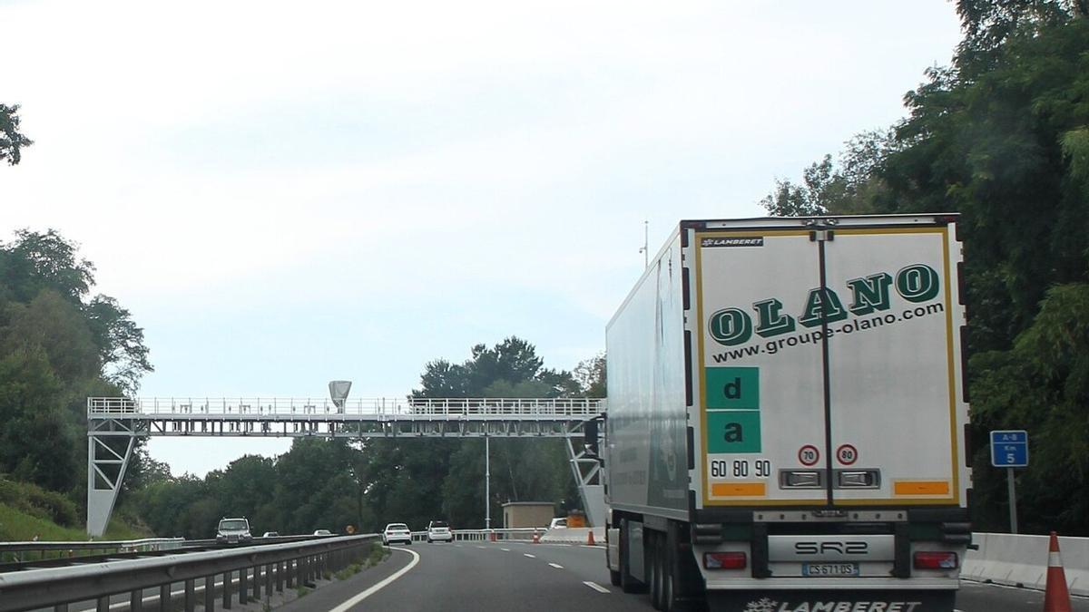 El arco de peaje en Irun