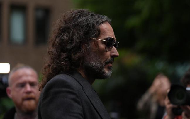 El actor Russell Brand se ha declarado inocente de todos los cargos