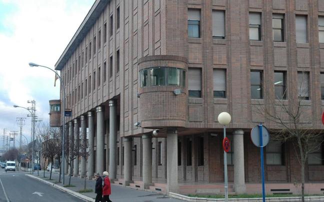 Edificio de la Brigada Provincial de Extranjería y Fronteras de Vitoria-Gasteiz. Foto: David Moreno Edificio de la Brigada Provincial de Extranjería y Fronteras de Vitoria-Gasteiz. Foto: David Moreno