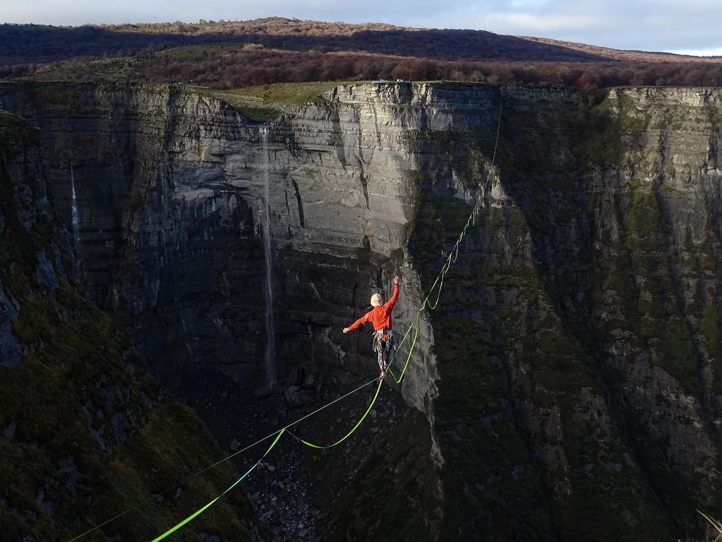 Desafíos, como el realizado en 2023 en el Salto del Nervión, sirven para dar visibilidad a la práctica del slackline