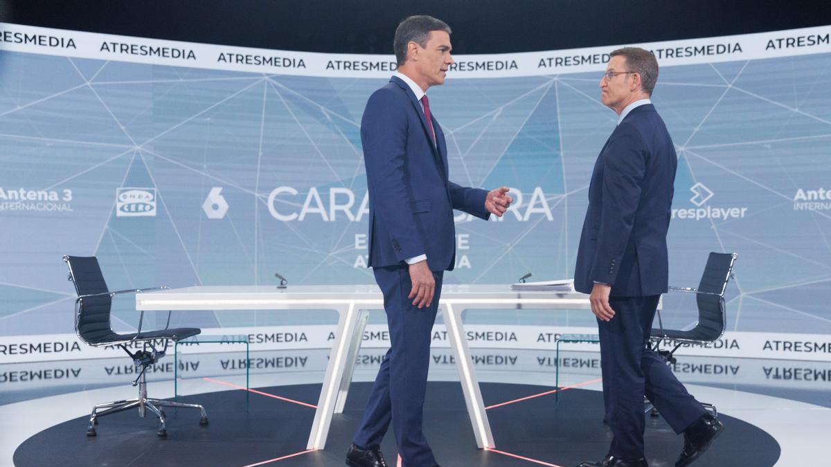 Pedro Sánchez y Alberto Núñez Feijoó durante el debate.