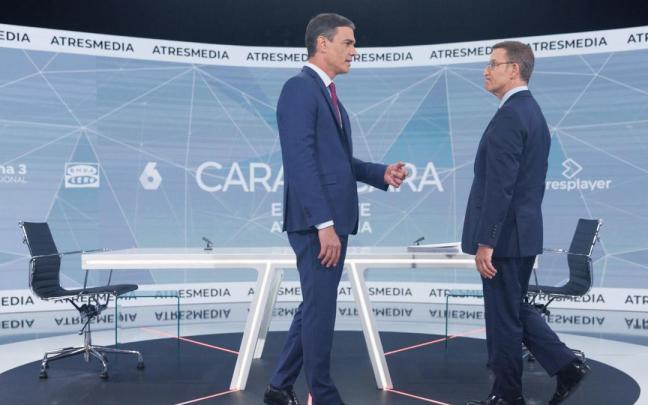 Pedro Sánchez y Alberto Núñez Feijoó durante el debate.
