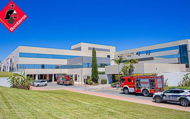 Imagen del Hospital de Torrevieja, donde se ha registrado el incendio.