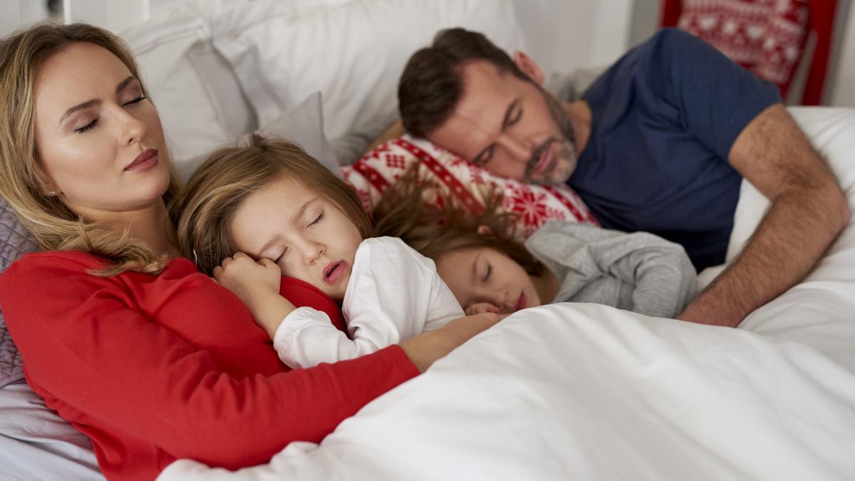 Familia durmiendo.