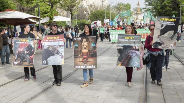 Manifestación antitaurina en Sevilla