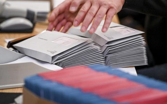 Sobre en un colegio electoral en Berlín.