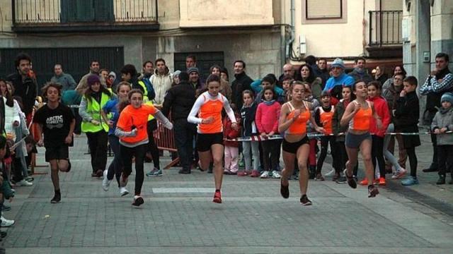 Varios participantes en la San Silvestre de Mundaka
