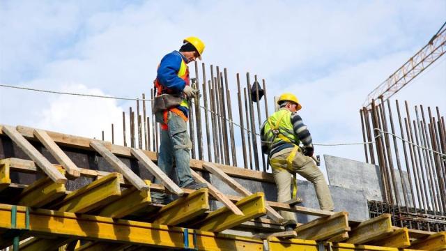 Dos trabajadores del sector de la construcción.