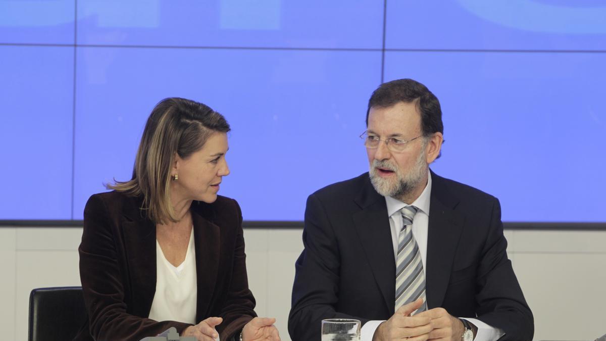 El expresidente del PP, Mariano Rajoy, con la que fuera secretaria general de la formación, María Dolores de Cospedal.