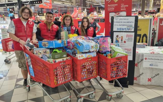 Voluntarios y voluntarias en una pasada edición de la recogida de juguetes.