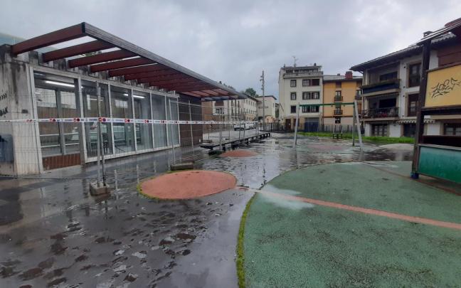 La estructura ya luce a modo de prolongación del módulo que da acceso al parking subterráneo de Zubikoa.