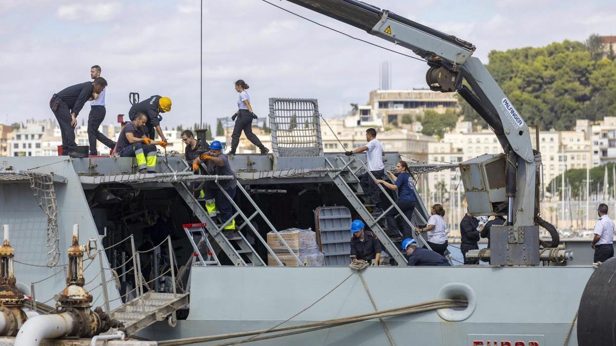 El buque Furor se prepara en Cartagena para partir en apoyo a la flotilla.