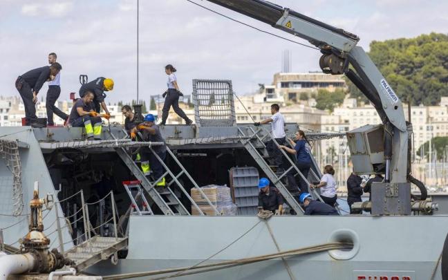 El buque Furor se prepara en Cartagena para partir en apoyo a la flotilla.