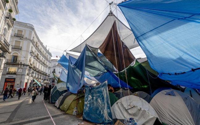 Tiendas de campaña durante la acampada por la Vivienda en la Puerta del Sol.