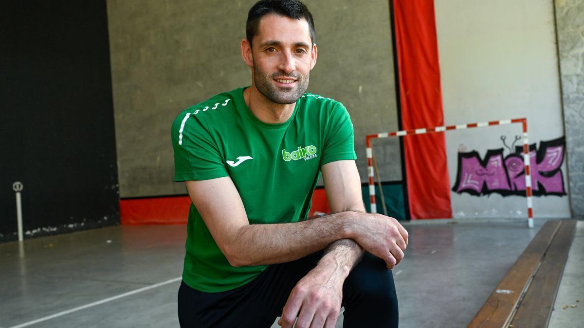 Jon Ander Albisu posa en Ataun.