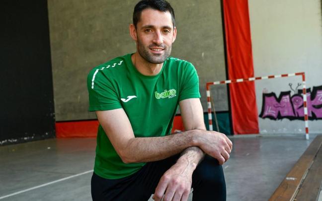 Jon Ander Albisu posa en Ataun.