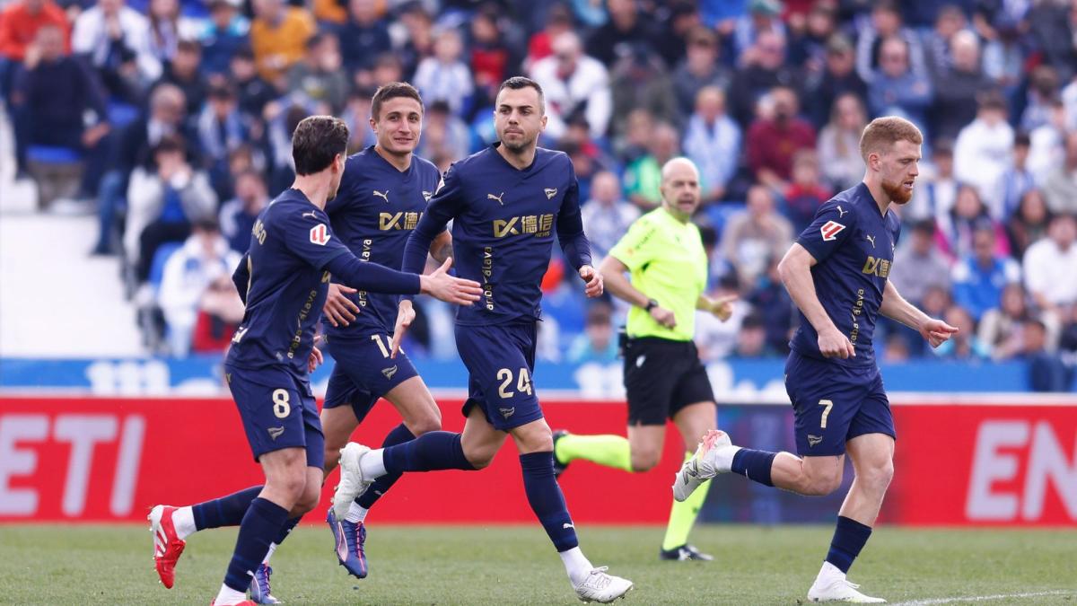 Los jugadores del Deportivo Alavés celebrando uno de los goles del partido frente al Deportivo Alavés- Foto: EP