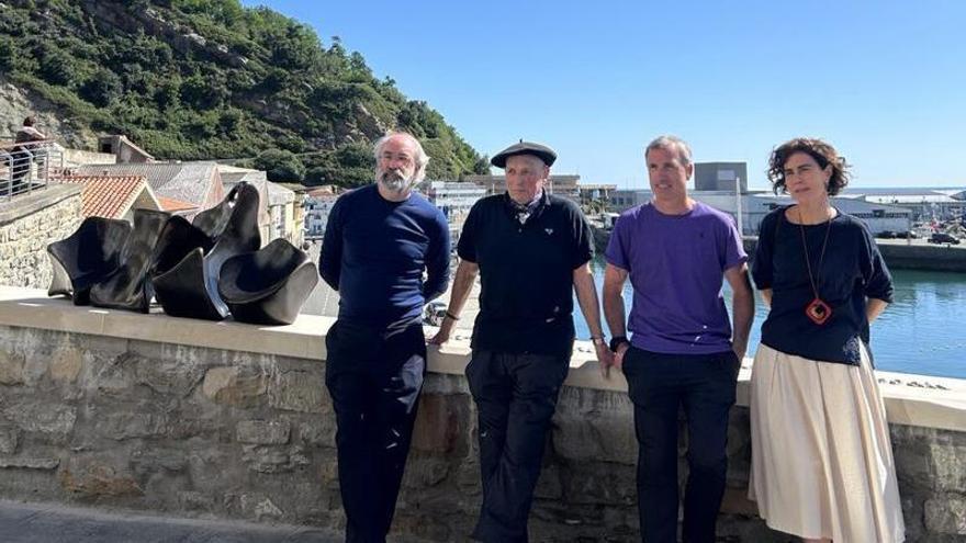Presentación de la escultura 'Oroimena' en Getaria.