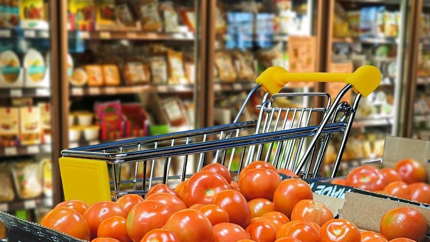 La cajera fue despedida de un supermercado de Gasteiz tras robar productos valorados en 5 euros