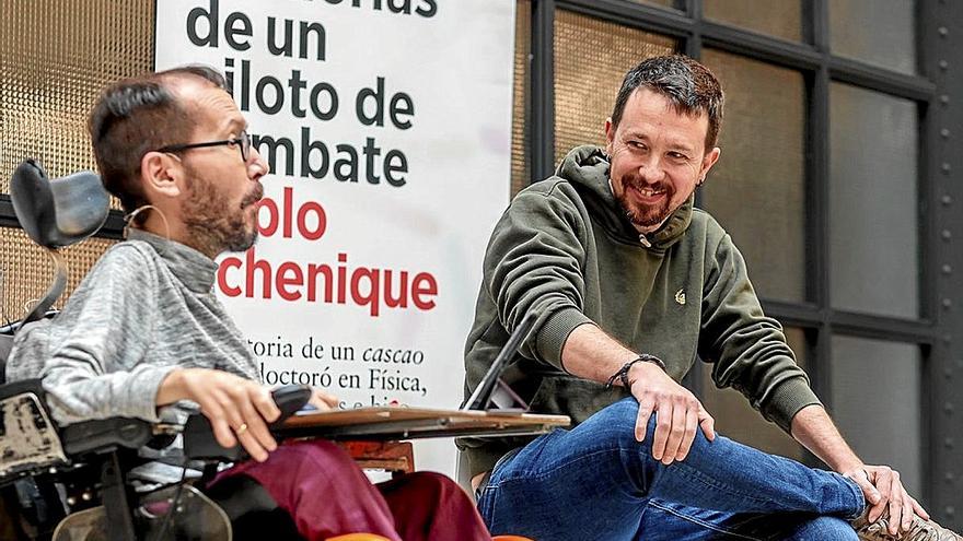 El portavoz de Unidas Podemos en el Congreso, Pablo Echenique, con Pablo Iglesias. | FOTO: EUROPA PRESS