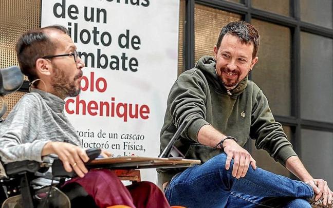 El portavoz de Unidas Podemos en el Congreso, Pablo Echenique, con Pablo Iglesias. | FOTO: EUROPA PRESS