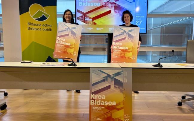 Nuria Alzaga y Estitxu Urtiberea, presidenta y vicepresidenta de Bidasoa activa, respectivamente, esta mañana en Ficoba. / A.M.S. Nuria Alzaga y Estitxu Urtiberea, presidenta y vicepresidenta de Bidasoa activa, respectivamente, esta mañana en Ficoba.