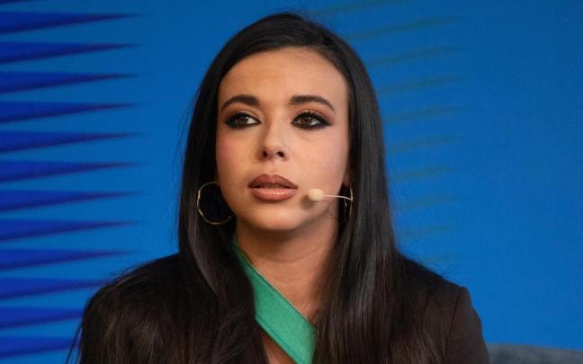 Comunicadora, jurista y analista política, Sarah Santaolalla se ha consolidado como uno de los rostros jóvenes más reconocibles de las tertulias de actualidad.