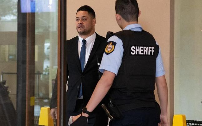Jarryd Hayne, durante el juicio en el que fue condenado a prisión por violar a una mujer. Jarryd Hayne, durante el juicio en el que fue condenado a prisión por violar a una mujer.