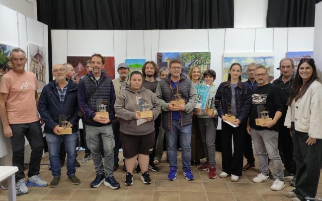 Ganadores y ganadoras del 35º Concurso de Pintura al Aire Libre, el domingo.