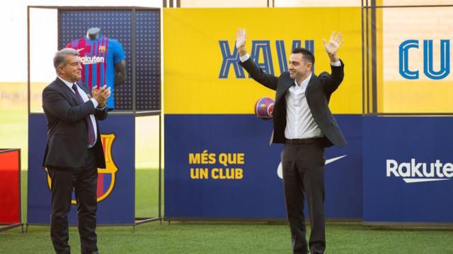 Joan Laporta y Xavi Hernández, en la presentación de este último como entrenador del Barcelona.