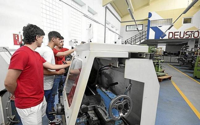 El 82% del alumnado de FP superior consigue trabajo inmediatamente después de graduarse. | FOTO: J. M. MARTÍNEZ El 82% del alumnado de FP superior consigue trabajo inmediatamente después de graduarse. | FOTO: J. M. MARTÍNEZ