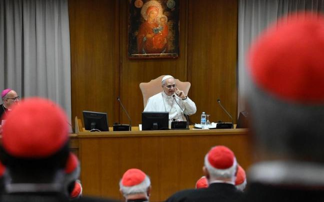 El Papa León XIV durante la reunión con los cardenales. / EP El Papa León XIV durante la reunión con los cardenales.