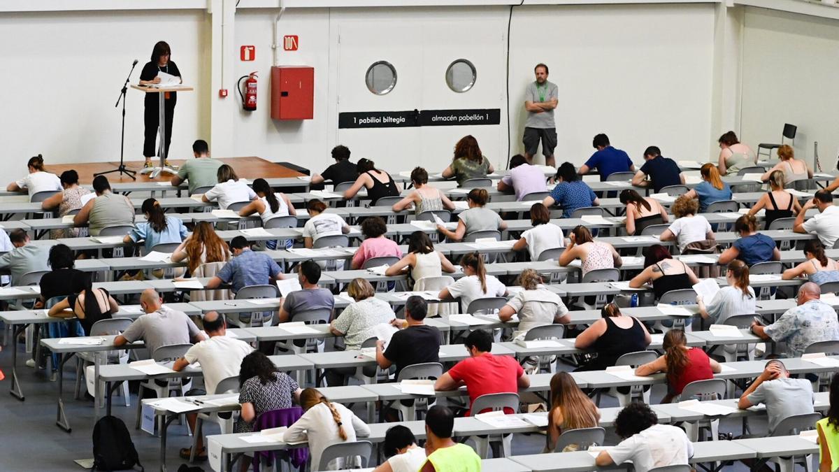Uno de los exámenes para cubrir varias plazas de empleo público dependientes de la Diputación de Gipuzkoa celebrados el pasado mayo en Ficoba / Arnaitz Rubio