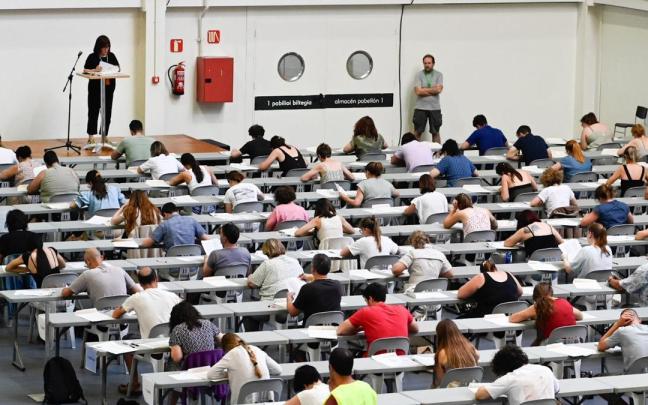 Uno de los exámenes para cubrir varias plazas de empleo público dependientes de la Diputación de Gipuzkoa celebrados el pasado mayo en Ficoba / Arnaitz Rubio