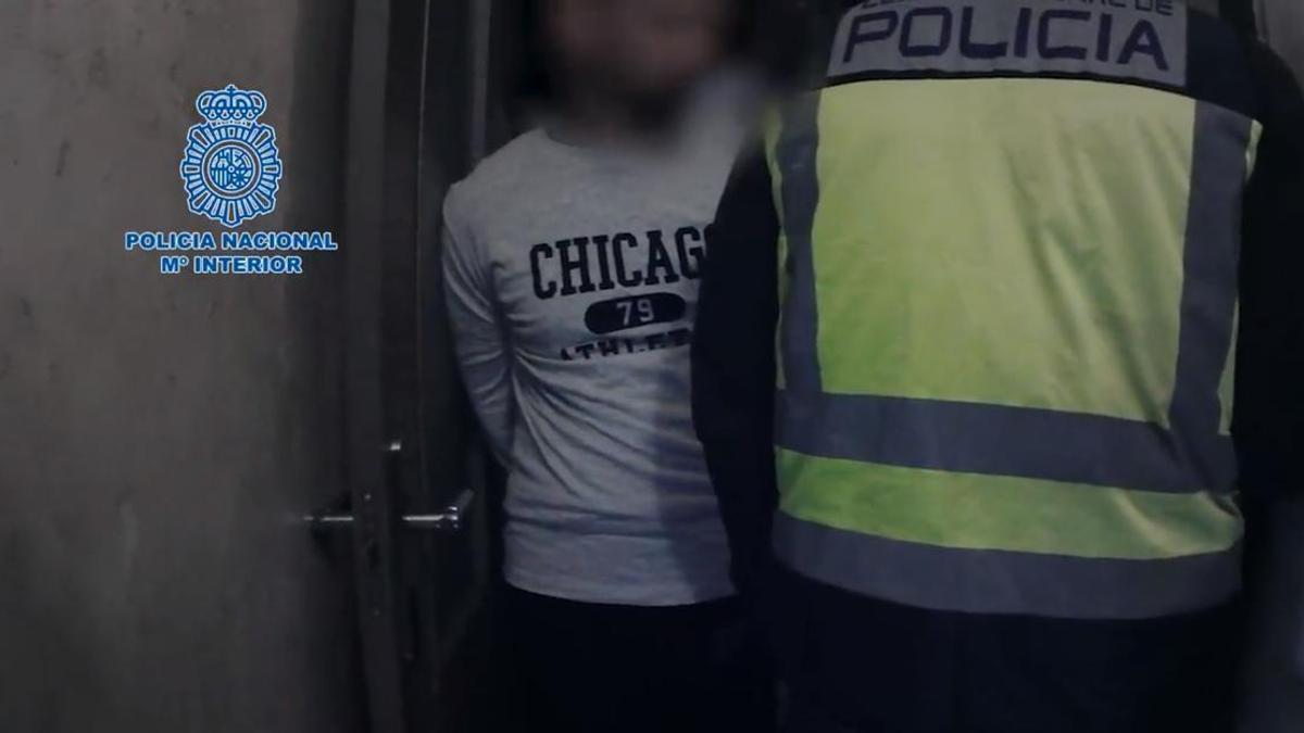 Agentes de la Policía Nacional detienen al hombre en Madrid.
