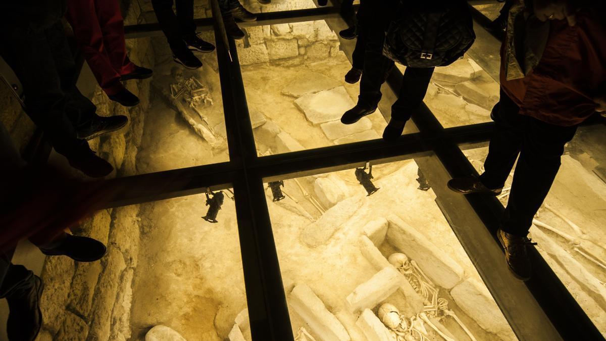 Interior de la necrópolis medieval de Zarautz.