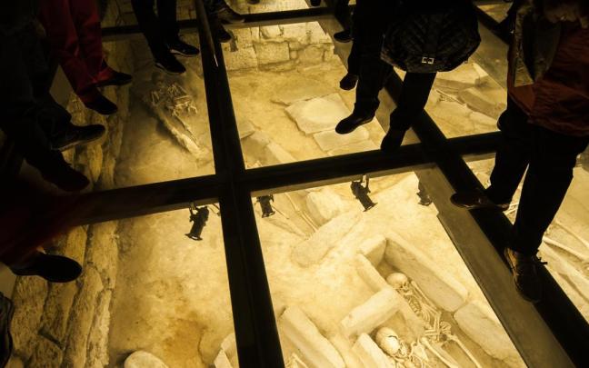 Interior de la necrópolis medieval de Zarautz.
