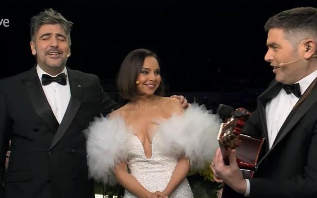 Estopa y Chenoa, presentadores de las campanadas en RTVE.