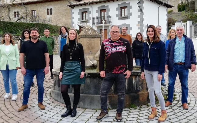 Representantes de Vivegües/Eguesibarbizi, cuando se presentó la agrupación electoral el mes pasado. Representantes de Vivegües/Eguesibarbizi, cuando se presentó la agrupación electoral el mes pasado.