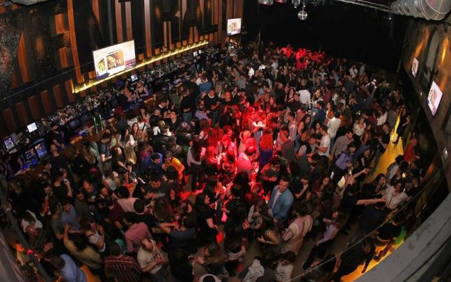 Interior de un local de ocio del Casco Viejo pamplonés.