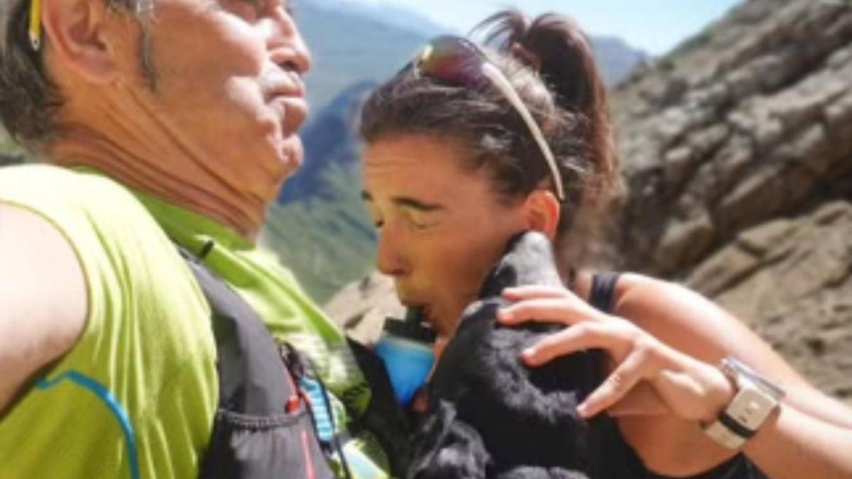 El apoyo de sus padres es incondicional; además, su padre le acompaña en las carreras.