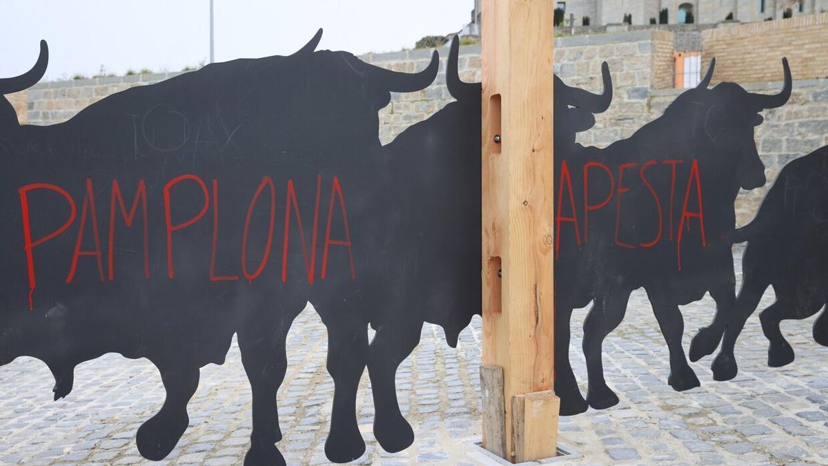 Pintada en la escultura de los toros de los corrales de Santo Domingo.