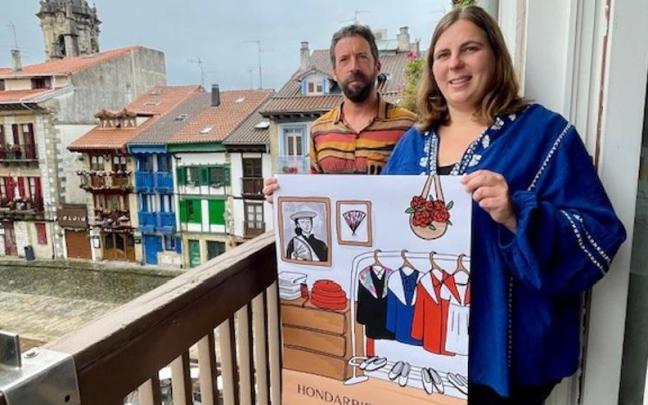 Ortzi Alonso Kultura zinegotzia eta Ana Lupe Iridoy kartelaren egilea.