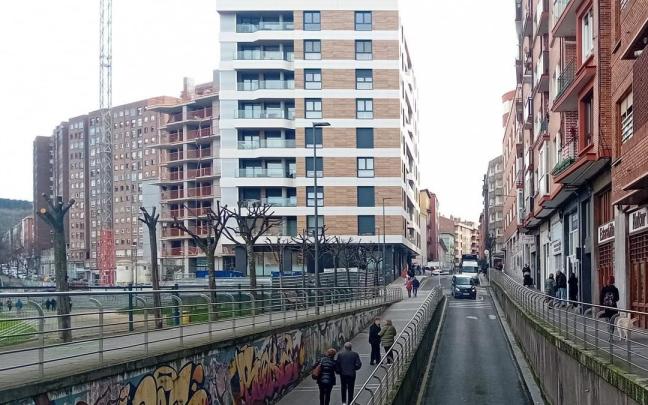 Edificaciones construidas o en fase de construcción en la calle Lehendakari Agirre esquina con Autonomía